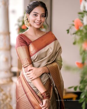 Vaishnavi Venugopal Instagram - HMU : @aishwaryakarayilofficial 
Saree : @pothysofficial 
Shot by : @firstclick_photography__