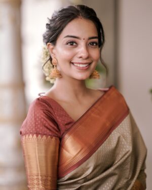 Vaishnavi Venugopal Instagram - HMU : @aishwaryakarayilofficial 
Saree : @pothysofficial 
Shot by : @firstclick_photography__