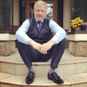 Valdis Pelšs Instagram - Собираясь отправиться а новое путешествие, делайте это в дождь и в туфлях сшитых по индивидуальным меркам. @grigshoes

#обувьназаказ #эксклюзивнаяобувь #пошивьобуви #grigsoes #индивидуальныйпошив