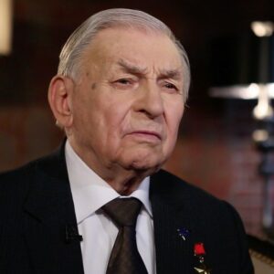 Valdis Pelšs Instagram - Сегодня Василию Васильевичу Решетникову 101 год! 307 боевых вылетов, дважды покидал горящую машину далеко за линией фронта и всегда выходил к своим! Бомбил Берлин  летом 1942, Герой Советского Союза, генерал-полковник авиации. А  ещё и один из героев двух наших фильмов. Поздравляем и гордимся знакомством с вами! Будьте здоровы и счастливы!