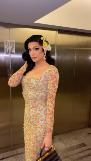 Valentina Instagram - I fully lived the glamorous life last weekend in Mexico City with @equisculture 💕 

Thank you to those who made part of bringing the doll back to life 🌹 @hisvintagetouch @lushiousmassacr @jordiulloa @estebancalderon @jagofficial @zodiacentertainment @jadhobeika @clementinesarah @georgeshobeika @runwithjo @carolinaherrera @nickvosian @creative.couture.tailoring I love you so much 😘
