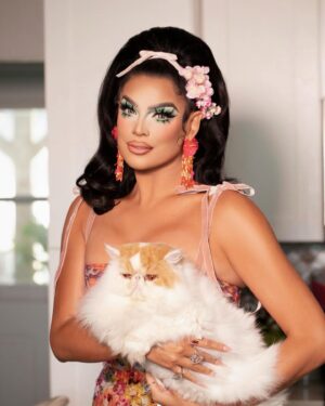 Valentina Instagram - Photo makeup: @ernestocasillas 
Hair: @rickyfraserhair