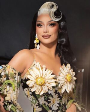 Valentina Instagram - It's time for a spicy roast on #DragRaceMexico 🌶️ Watch now on @wowpresentsplus worldwide excluding Mexico where it airs on @mtvla / @paramountplusmx ✨

📷: @ernestocasillas