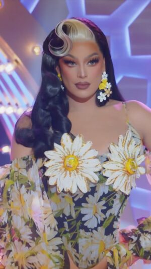 Valentina Instagram - ¡Es la hora para un nuevo episodio de @dragracemexico! Sintoniza a @mtvla para descubrir quien dirá adiós a la competencia a solo pasos de la gran final.

It’s time for a spicy roast on #DragRaceMexico 🌶️ Watch now on @wowpresentsplus worldwide excluding Mexico where it airs on @mtvla / @paramountplusmx