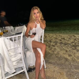 Valentina Hites Instagram - Brat summer duh 🐟 🌊 🐚