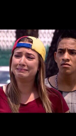 Valentina de Abreu Instagram - A votar todo el que pueda 🇻🇪🥹 
Quiero compartirles un pedacito de una escena que tuve el honor de modificar y escribir a mi gusto, me siento orgullosa porque es el sentir de toda una nación y se ha vuelto viral alrededor del mundo 🌍. 
A los 20 años salí de mi país, con mucho miedo,  una familia separada, amigos regados por el mundo, perdiendo familiares sin poder estar presente, cumpleaños y navidades por videollamadas, y una maleta llena de sueños. 
Pero saben algo? 
NUESTROS RECUERDOS, nuestros amigos, nuestra familia, NO CABEN EN UNA MALETA 🧳 

ESTOY HARTA DE QUE TODA MI VIDA HE VIVIDO ESTE ÚNICO GOBIERNO. Mi generación, lamentablemente, no conoce nada más. 
Mano yo tengo fé de que hoy las cosas serán diferentes🥹🇻🇪
Por una Venezuela libre porque merecemos un futuro donde estemos junto a las personas que amamos 🥺😭 💔 

#venezuelalibre #venezuela #elecciones2024 #venezolanosenelemundo