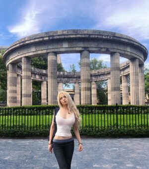 Valeria Lukyanova Instagram - Как отбелить пигментацию ? Сейчас у нас лето для многих это актуальная проблема! Тем более солнце с каждым годом становится более агрессивным и вызывает еще больше пигментных пятен, которые выглядят на нашем теле как "ржавые" пятна. Сегодня, вы можете получить действенный рецепт, как избавиться от пигментации на бесплатной консультации с нашими специалистами. Переходите по ссылке в профиле в группу и подавайте заявку на бесплатную встречу с нашим менеджером. Мы хотим, чтобы вы любили себя и были красивой, поэтому не откладывайте на завтра заботу о себе! 
 
  #пигментация #пигментныепятна #родинки #паппиломы #маркерыстарения #омоложение