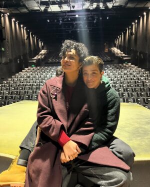 Valeria Vera Instagram - El teatro, tú y yo 
Piénsalo… 

#díamundialdelteatro