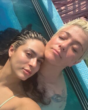 Valeria Vera Instagram - Te amo, aquí te dejo un recordatorio de lo hermosas que somos y muchas ganas de todo lo que nos viene.
Eres una delicia para la vida, mi delicia @ylamorenapidemas