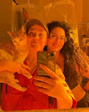 Valeria Vera Instagram - Nuestro príncipe.
Dueño y señor de nuestras palabras más dulces, maestro de la prudencia y la adaptación, acompañante de vida y muerte y buscador de castillos.

Eres pieza fundamental de nuestro todo.

Te amamos Fritango.