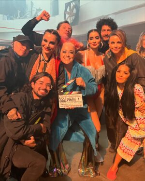 Valeria Vera Instagram - Hace un año llegamos a Netflix!!! 

Aquí les dejo un poquito de esta experiencia ALUCINANTE!! 

Pueden revivirla por @netflixlat 
Gracias @perroazultv por ser lo máximo
