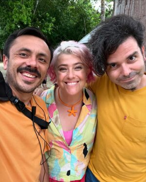 Valeria Vera Instagram - Hace un año llegamos a Netflix!!! 

Aquí les dejo un poquito de esta experiencia ALUCINANTE!! 

Pueden revivirla por @netflixlat 
Gracias @perroazultv por ser lo máximo
