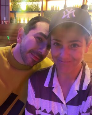 Valeria Vera Instagram - 18 años de que me pidió matrimonio. 
@rogeese 

#hnmpl