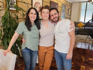 Valeria Vera Instagram - En nuestro más reciente episodio de ‘Me Late Ser Humano’, exploramos el apasionante mundo de nuestra queridísima valiente Valeria Vera, quien con su autenticidad nos comparte cómo ha sido su vida desde que fue diagnosticada con el Trastorno Límite de la Personalidad. 🌟 

Valeria nos abre su corazón, relatando su experiencia con episodios depresivos y cómo enfrentó el abuso de sustancias para gestionar las emociones extremas que caracterizan el TLP.

Esta conversación no solo ilumina los desafíos del trastorno, sino también la belleza de buscar ayuda y encontrar caminos hacia la sanación personal. 💪 

Valeria nos inspira a todos a romper estigmas y a hablar abiertamente sobre la salud mental, recordándonos que la comprensión y el apoyo son clave para superar las pruebas más duras.

No te pierdas este poderoso episodio. Únete a nosotros para aprender, empatizar y crecer en comunidad. ❤️ 

Ep.10 Valeria Vera: Vida Más Allá del Trastorno Límite | Diagnóstico y Lucha Interna 💪🏼 Enlace 🔗 en el LINK del Perfil 🙌🏼

#SaludMental #HistoriasQueInspiran #trastornolimitedelapersonalidad #MelateSerHumano