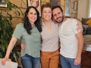 Valeria Vera Instagram - En nuestro más reciente episodio de ‘Me Late Ser Humano’, exploramos el apasionante mundo de nuestra queridísima valiente Valeria Vera, quien con su autenticidad nos comparte cómo ha sido su vida desde que fue diagnosticada con el Trastorno Límite de la Personalidad. 🌟 

Valeria nos abre su corazón, relatando su experiencia con episodios depresivos y cómo enfrentó el abuso de sustancias para gestionar las emociones extremas que caracterizan el TLP.

Esta conversación no solo ilumina los desafíos del trastorno, sino también la belleza de buscar ayuda y encontrar caminos hacia la sanación personal. 💪 

Valeria nos inspira a todos a romper estigmas y a hablar abiertamente sobre la salud mental, recordándonos que la comprensión y el apoyo son clave para superar las pruebas más duras.

No te pierdas este poderoso episodio. Únete a nosotros para aprender, empatizar y crecer en comunidad. ❤️ 

Ep.10 Valeria Vera: Vida Más Allá del Trastorno Límite | Diagnóstico y Lucha Interna 💪🏼 Enlace 🔗 en el LINK del Perfil 🙌🏼

#SaludMental #HistoriasQueInspiran #trastornolimitedelapersonalidad #MelateSerHumano