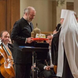 Valery Gergiev Instagram - Вчера Симфонический оркестр Мариинского театра под управлением Валерия Гергиева выступил в Казани. ⠀ 
Сегодня – концерты в Перми и Екатеринбурге. ⠀ 
Автор фото – Александр Шапунов.
