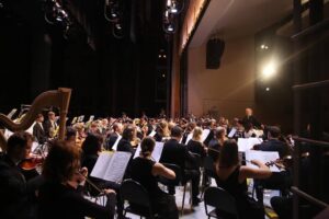 Valery Gergiev Instagram - Симфонический оркестр Мариинского театра и Валерий Гергиев сегодня выступили в Калуге. 
В 19:30 состоится выступление в Туле. 
В Тульской областной филармонии прозвучат «Месса поминовения» для хора a capella и «Поэтория» Родиона Щедрина, солистка – Екатерина Сергеева (@ka_ty_ko_ ), чтец — Сергей Безруков, а также – «Мученичество святого Себастьяна» Клода Дебюсси, солистки – Анастасия Калагина и Ангелина Ахмедова.(@angelina_akhmedova). Завтра коллектив выступит в Смоленске и в Москве. 
В Московском концертном зале «Зарядье» (@zaryadyehall) в 19:30 состоится закрытие XVIII Московского Пасхального фестиваля (@easterfestival.ru). Вновь прозвучат «Месса поминовения» для хора a capella и «Поэтория» Родиона Щедрина, солистка – Екатерина Сергеева, чтец — Сергей Безруков, а также – «Мученичество святого Себастьяна» Клода Дебюсси, солистки – Анастасия Калагина и Ангелина Ахмедова.

Автор фото – Александр Шапунов