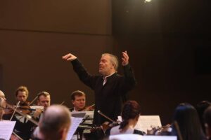 Valery Gergiev Instagram - Симфонический оркестр Мариинского театра и Валерий Гергиев сегодня выступили в Калуге. 
В 19:30 состоится выступление в Туле. 
В Тульской областной филармонии прозвучат «Месса поминовения» для хора a capella и «Поэтория» Родиона Щедрина, солистка – Екатерина Сергеева (@ka_ty_ko_ ), чтец — Сергей Безруков, а также – «Мученичество святого Себастьяна» Клода Дебюсси, солистки – Анастасия Калагина и Ангелина Ахмедова.(@angelina_akhmedova). Завтра коллектив выступит в Смоленске и в Москве. 
В Московском концертном зале «Зарядье» (@zaryadyehall) в 19:30 состоится закрытие XVIII Московского Пасхального фестиваля (@easterfestival.ru). Вновь прозвучат «Месса поминовения» для хора a capella и «Поэтория» Родиона Щедрина, солистка – Екатерина Сергеева, чтец — Сергей Безруков, а также – «Мученичество святого Себастьяна» Клода Дебюсси, солистки – Анастасия Калагина и Ангелина Ахмедова.

Автор фото – Александр Шапунов
