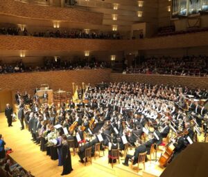 Valery Gergiev Instagram - После исполнения Симфонии № 8 Густава Малера. ⠀ 
After the Concert