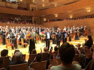 Valery Gergiev Instagram - На сцене Концертного зала #MariinskyTheatre прозвучали произведения Родиона Щедрина «Месса поминовения» и «Поэтория». Чтецом выступил Евгений Миронов. 
Также #MariinskyOrchestra под управлением Валерия Гергиева исполнил «Мученичество святого Себастьяна» Клода Дебюсси.