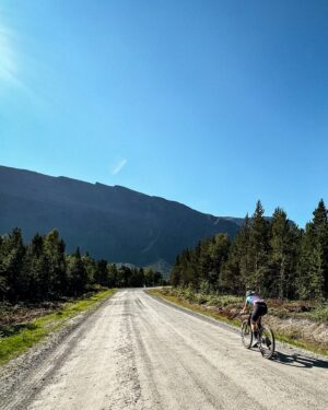 Valtteri Bottas Instagram - Gravel Adventures 🇫🇮🇳🇴

#VB77 @canyon @sramroad 

📷 myself & @tiffanycromwell