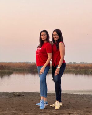 Vandana Lalwani Instagram - Happy Birthday to my Twinning friend ♥️♥️ 
coz we are same same but different 🤪🤪 (swipe to witness@our madness)
Have a great birthday & may our friendship grow stronger with every year 🤝

#friend #bff #bffgoals #instapic #twinning #jaswirkaur #vandanalalwani