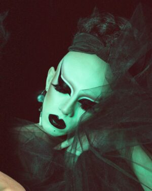 Vander von Odd Instagram - 🔪🔪🔪 Photo and editing by me / EYES @sugarpill capsule collection, @loraccosmetics liquid liner, & @inglot_cosmetics gel liner / FACE @sugarpill S.W.A.K. and Made Of Gold eyeshadows as blush and highlight / LASHES by @jasonadcock78