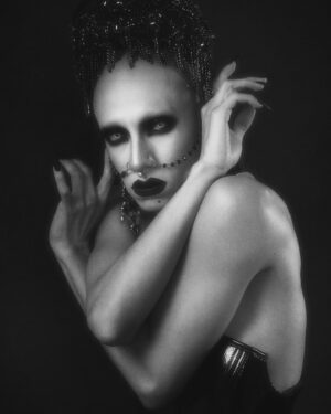Vander von Odd Instagram - Slick ☠️ Gracias @kevin.roojas por este hermoso vestido 🖤
Shot by @davidfrancophoto 
Dress @kevin.roojas 
Edit/Headpiece/Face Jewelry by me
Earrings @killstar 
Face @dermablendpro @meltcosmetics 
Eyes @inglot_cosmetics 
Lips @sugarpill 
Lenses @uniqso