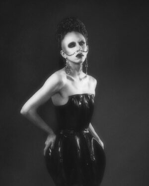 Vander von Odd Instagram - Slick ☠️ Gracias @kevin.roojas por este hermoso vestido 🖤
Shot by @davidfrancophoto 
Dress @kevin.roojas 
Edit/Headpiece/Face Jewelry by me
Earrings @killstar 
Face @dermablendpro @meltcosmetics 
Eyes @inglot_cosmetics 
Lips @sugarpill 
Lenses @uniqso
