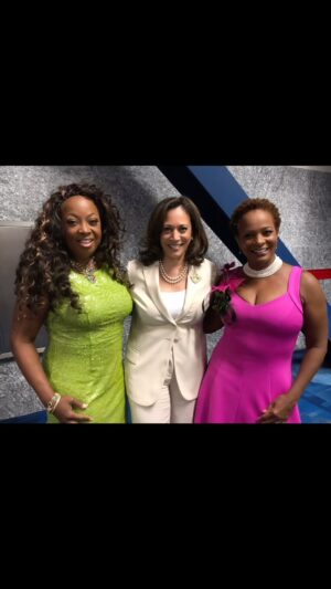 Vanessa Bell Calloway Instagram - I see you #soror!! 💕💚💕💚