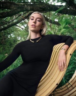 Vanessa Kirby Instagram - @cartier #PanthèredeCartier 🖤