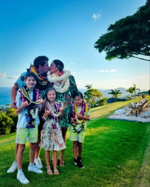 Vanessa Lachey Instagram - “A Hui Hou” ❤️ Home is where the heart is… Hawai’i, you will always have my heart! Mahalo Nui Loa for 3 beautiful, magical years you gave me and my family! Now, on to the next adventure. Off into the sunset we go! #LacheyPartyOf5 #AlohaSpirit