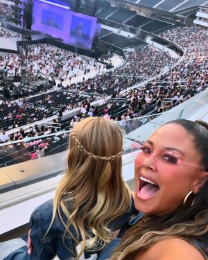 Vanessa Lachey Instagram - A year ago today, a “Swiftie” was born! Brooklyn really didn’t understand the impact of her music and had never been to a concert in a stadium! The look in her eyes was one I will never forget. She respected the showmanship, the lights, the music vibrations, the storytelling and colors. We talked about Taylor’s work ethic, what it must have been like to get where she is and have 70k people singing along to her songs. I saw Brooklyn think of her own guitar lessons (that she loves and picked up before knowing Taylor). She felt the Love of music that Nick and I share… she was just in awe. As her Mama, I love this little music journey we get to have together! I also can’t wait for her first boyband crush!!! I got you, B and I follow the band’s tour with you! Haha! #BandAids 😏❤️

Thank You @people & @sofi for this Mommy Daughter moment last year! 👯‍♀️