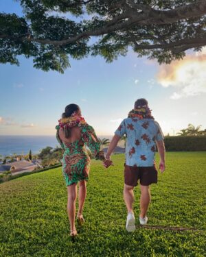 Vanessa Lachey Instagram - “A Hui Hou” ❤️ Home is where the heart is… Hawai’i, you will always have my heart! Mahalo Nui Loa for 3 beautiful, magical years you gave me and my family! Now, on to the next adventure. Off into the sunset we go! #LacheyPartyOf5 #AlohaSpirit