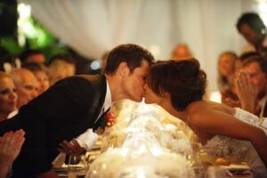 Vanessa Lachey Instagram - Lucky 13!!!❤️💋
I Love doin’ Life with YOU! … And kissin’ across tables! 18 years in the books! So soooo crazy (beautiful)! #HappyAnniversary, My Love