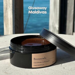Vanessa Martins Instagram - PASSATEMPO TERMINADO - Quer ir às MALDIVAS com a Bronzeada? A Frederica está oferecer uma viagem às Maldivas de 7 noites para duas pessoas em regime tudo incluído!

1º Prémio para 1 vencedor: Viagem às Maldivas   Kit Bronzeada Travel Size.
2º Prémio para 5 vencedores: Kit Bronzeada Travel Size.
3º Prémio para 100 vencedores: Cupão de 30% para usar em toda a loja on-line.

Para participar tem de:
☀️Preencher o formulário (link na bio da @fredericalifestyle)🙋🏻‍♀️
☀️Seguir a @fredericalifestyle 
☀️Gostar desta publicação❤️
☀️Identificar nos comentários 3 amigas(os). Pode participar as vezes que quiser desde que identifique pessoas diferentes;
☀️Partilhar este post nos stories❗️⚠️

O giveaway termina dia 14 de julho às 23:59h e dia 15 de julho serão anunciados os vencedores. Não se esqueça que a sua participação só é válida se preencher o formulário que está no link da nossa bio.

Pode consultar todo o regulamento aqui: https://frederica.pt/pages/regulamento-giveaway-maldivas.
⚠️ Atenção a contas falsas, este giveaway é realizado apenas nesta publicação ⚠️