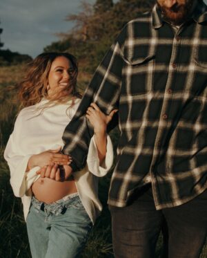Vanessa Morgan Instagram - So in love with this man, our family of 4 coming this month. 🤰🏽#2 🫶🏽 Suprise! Thank you GOD. 

📷 @jordanvoth