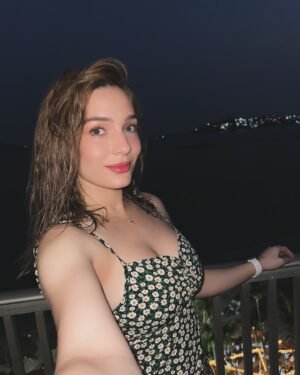 Vanessa Silva Sperka Instagram - Todo iba bien hasta que las olas me revolcaron 🌊🌴🥹…
Me quedó el recuerdo de Acapulco: el brazo raspado🩸