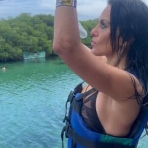 Vanessa Villela Instagram - A veces solo hay que confiar y dejarse llevar 🥰diviértete y confía porque te prometo que lo mejor vendrá para ti🦋
Extrañando mi México lindo y querido🇲🇽❤️

Sometimes you just have to trust and let go🥰 have fun and trust because I promise you the best will come to you🦋

#travelling #funtimes #mexico  #traveldestination #placestovisit #xelha #xcaret