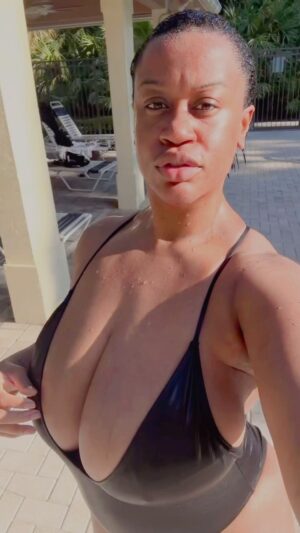 Vanity Instagram - 🌴 💦