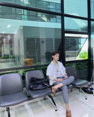 Varodom Khemmonta Instagram - #หมอมือใหม่ตอนจบ จบแล้วหมอน้อย อีกสักภาคป่ะล่ะ รอบนี้ ขนหมอมาทั้งโรงบาล เอาให้พี่รีแอค อวยใส้แตกเลยดีมะ

ขอบคุณ @thaipbs  มากๆนะครับ ที่ให้โอกาสคิม รักครับ
ขอบคุณพี่ @run_bearinmind  และทีมงานนะครับ รักครับ
สุดท้าย ขอบคุณทุกคนท่าดูจนจบครับ