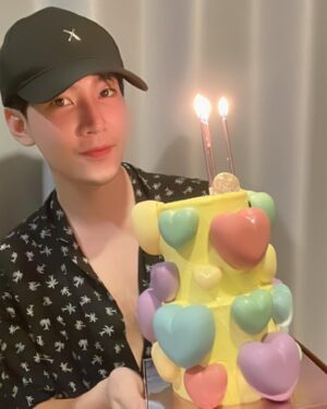 Varodom Khemmonta Instagram - HBD TO ME 🎂 ขอให้ทุกคนที่เห็นข้อความนี้ มีแต่ความสุข นะครับ