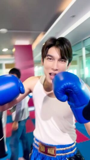 Varodom Khemmonta Instagram - ขอต่อยกับนักมวยหน่อยเด้อ @mewsuppasit #มนต์รักลูกทุ่ง๒๕๖๗