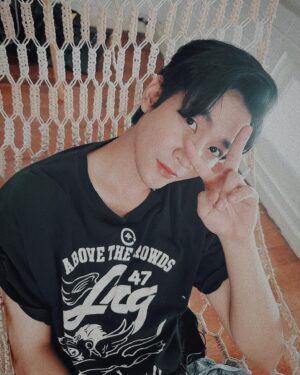 Varodom Khemmonta Instagram - หลายนิ้ว