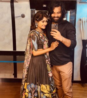 Vasanthi Krishnan Instagram - I love my forehead kisses 😘.

I love my king to the moon and back ❤️😍😘
🧿🪬
.
.
Desginer @merakidesignerstudio.narsingi 👗❤️🦋🤍
.
.
#instrgram #vk #couplegoals❤ #vasanthikrishnan #trending #pk #instagood #instamood #nature #love #loveyou #picoftheday📷 #instalike #desginerwear