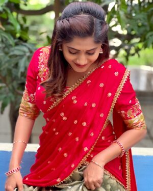 Vasanthi Krishnan Instagram - ❤️❤️❤️❤️❤️❤️
.
.
.
.
.
Desginer @kadhambari_studio 👗👗❤️

#instrgram #instalike #instadaily #vk #vasanthikrishnan💗☺️😍 #cuteone #desginerwear #desginer #picofthefay📸 #telugupilla💥 #beautymakeup #trendingreels #pk