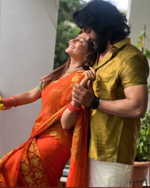 Vasanthi Krishnan Instagram - Two hearts in love, need no words❤️❤️
.
.
.
.
@pawan_kalyan47 🥰

#instragram #instagood #instalike #vk #vasanthikrishnan #pk #instadaily #instafashion #love #lovelife #cutecouples #picoftheday📷 #instapic #southindianjewellery #pawan_kalyan47
