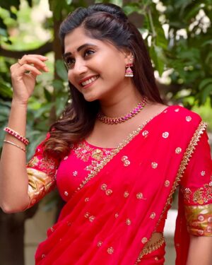 Vasanthi Krishnan Instagram - ❤️❤️❤️❤️❤️❤️
.
.
.
.
.
Desginer @kadhambari_studio 👗👗❤️

#instrgram #instalike #instadaily #vk #vasanthikrishnan💗☺️😍 #cuteone #desginerwear #desginer #picofthefay📸 #telugupilla💥 #beautymakeup #trendingreels #pk