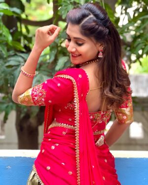 Vasanthi Krishnan Instagram - ❤️❤️❤️❤️❤️❤️
.
.
.
.
.
Desginer @kadhambari_studio 👗👗❤️

#instrgram #instalike #instadaily #vk #vasanthikrishnan💗☺️😍 #cuteone #desginerwear #desginer #picofthefay📸 #telugupilla💥 #beautymakeup #trendingreels #pk