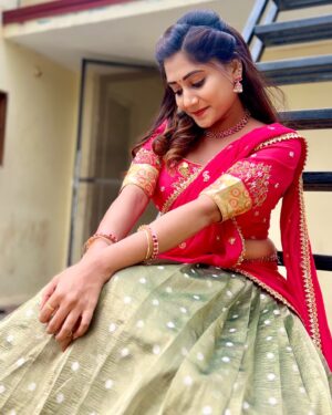 Vasanthi Krishnan Instagram - ❤️❤️❤️❤️❤️❤️
.
.
.
.
.
Desginer @kadhambari_studio 👗👗❤️

#instrgram #instalike #instadaily #vk #vasanthikrishnan💗☺️😍 #cuteone #desginerwear #desginer #picofthefay📸 #telugupilla💥 #beautymakeup #trendingreels #pk
